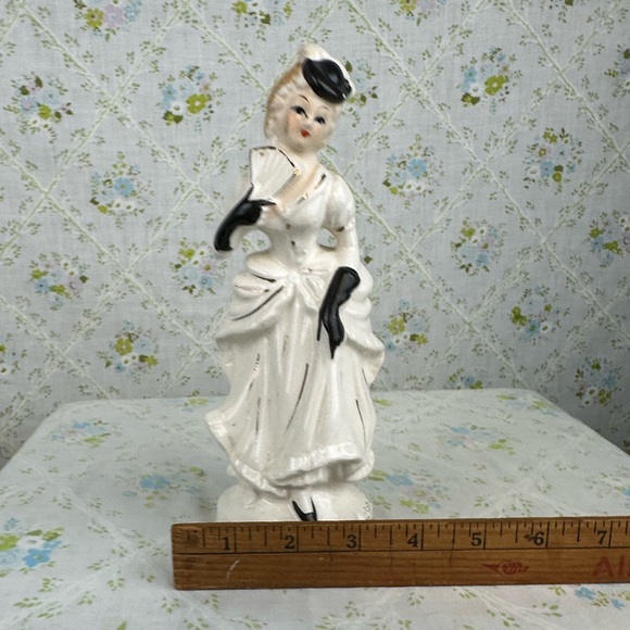 Vintage Ceramic Japan Victorian Lady Figurine - Picture 7 of 9